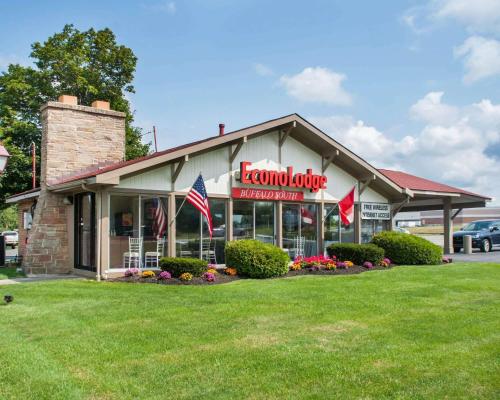 a building with a sign for a restaurant at Econo Lodge Buffalo South in Blasdell