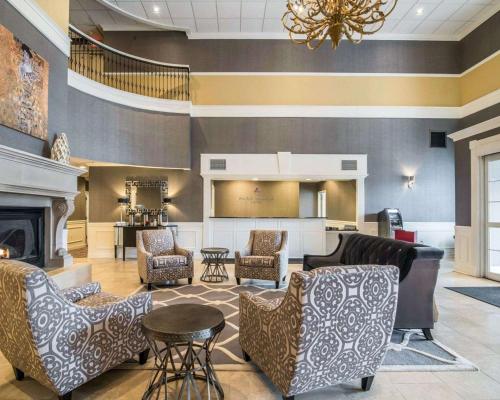 a living room with chairs and a fireplace at Park Manor Hotel in Clifton Park