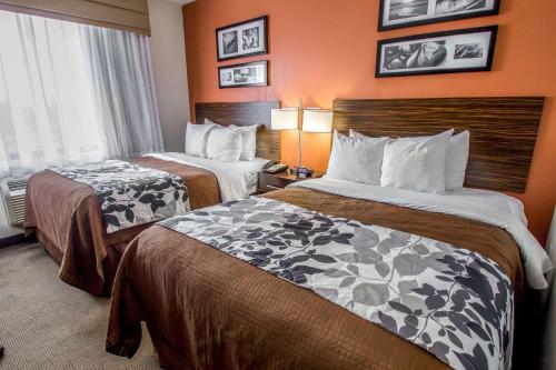 Tempat tidur dalam kamar di Sleep Inn JFK Airport Rockaway Blvd