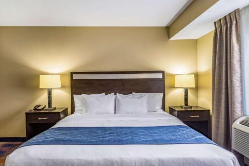 Postel nebo postele na pokoji v ubytování Comfort Inn Independence
