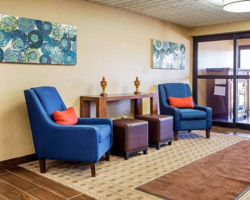 Гостиная зона в Comfort Inn Dayton - Huber Heights