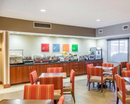 Un restaurant sau alt loc unde se poate mânca la Comfort Inn & Suites West Chester - North Cincinnati