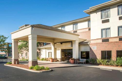 Comfort Inn & Suites West Chester - North Cincinnati Image