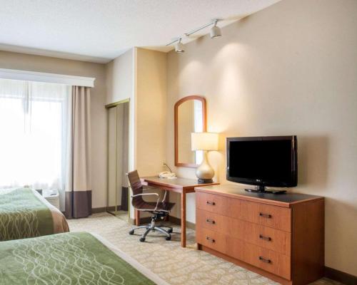 Comfort Inn & Suites West Chester - North Cincinnati Image