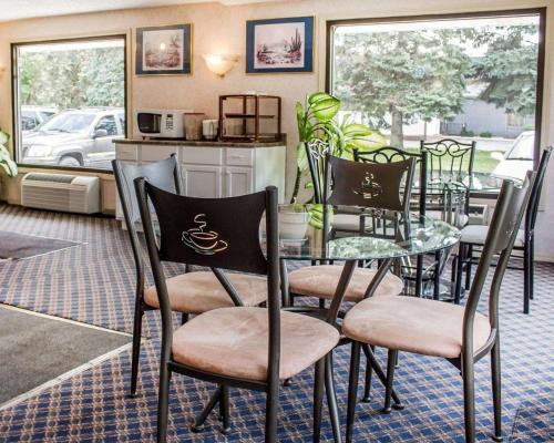 a dining room with a glass table and chairs at Rodeway Inn Findlay in Findlay