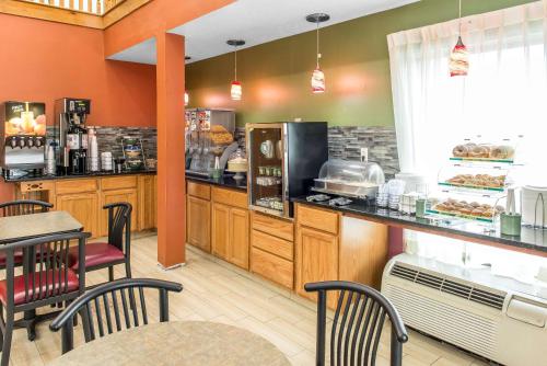 a fast food restaurant with a counter and tables and chairs at Quality Inn & Suites Columbus in Columbus