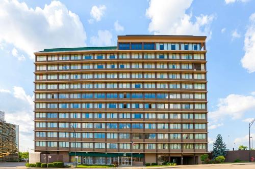 a tall building with a lot of windows at Quality Inn & Suites Cincinnati Downtown Area in Cincinnati
