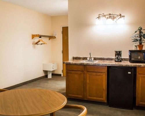 Imagine din galeria proprietății Quality Inn & Suites Bellville - Mansfield în Bellville