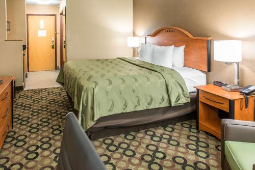 Krevet ili kreveti u jedinici u objektu Quality Inn & Suites Columbus