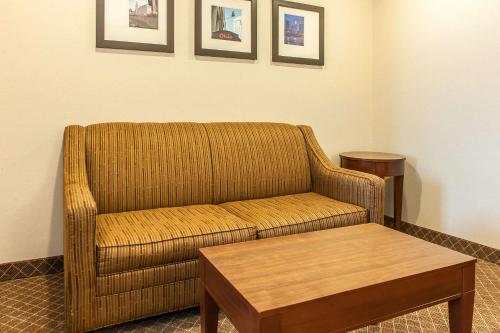a living room with a couch and a coffee table at Comfort Inn in Pickerington