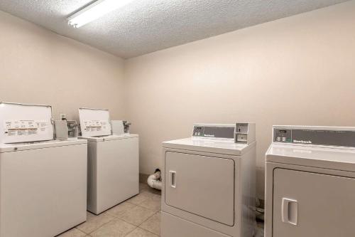 Φωτογραφία από το άλμπουμ του Brentwood Inn Clinton σε Clinton