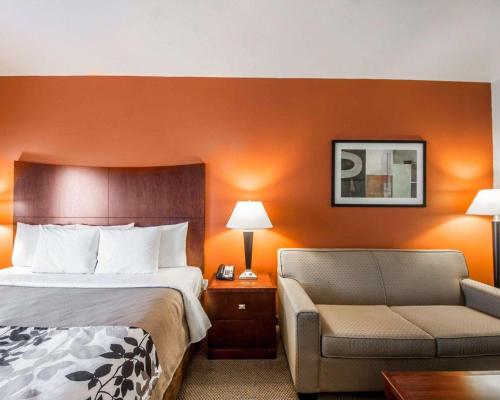 Кровать или кровати в номере Sleep Inn & Suites Lawton Near Fort Sill