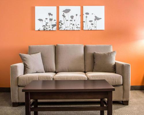 a living room with a couch and a coffee table at Sleep Inn & Suites Blackwell I-35 in Blackwell