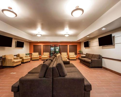 Гостиная зона в Sleep Inn & Suites Lawton Near Fort Sill