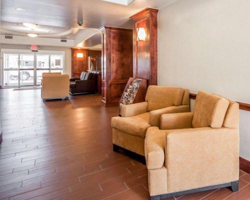 Гостиная зона в Sleep Inn & Suites Lawton Near Fort Sill
