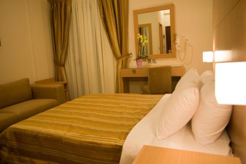 a hotel room with a bed and a mirror at Onira Boutique in Tolo