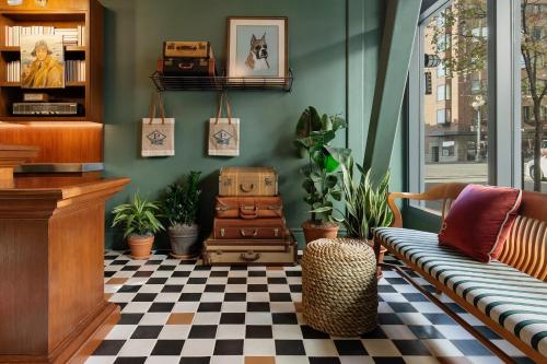 a living room filled with furniture and plants at Palihotel Seattle in Seattle