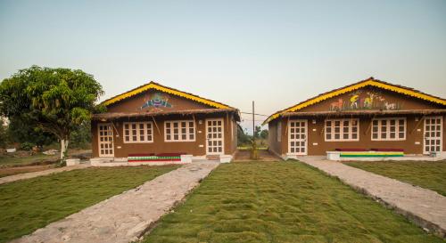 a couple of buildings with graffiti on them at WOW STAYZ2 Pachmarhi Foothill Cottages in Pachmarhī