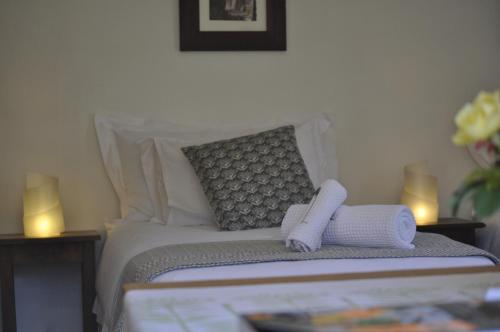 a bedroom with a bed with two towels on it at Wildekrans Country House in Botrivier
