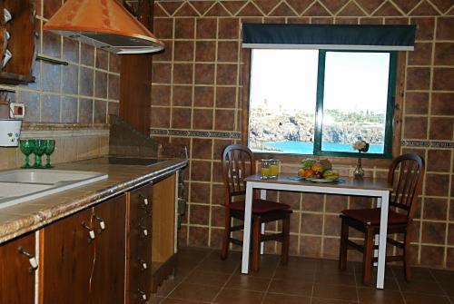 A kitchen or kitchenette at Blue Horizon Las Galletas
