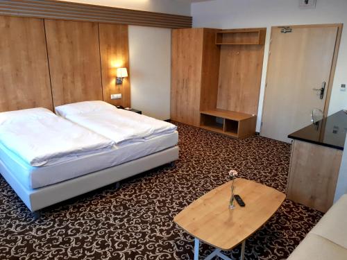 a hotel room with a bed and a table at Urpí­n City Residence in Banská Bystrica