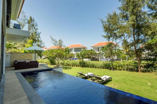 Πισίνα στο ή κοντά στο Sunny Beach Villa