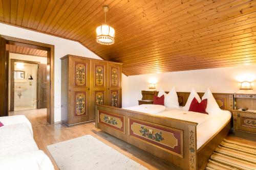 a bedroom with a large bed with red pillows at Ferienwohnung Haus Lehen in Sankt Koloman