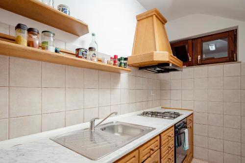 Køkken eller tekøkken på Apartment Mirjana - EV friendly