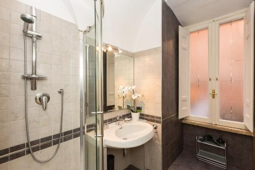 Et badeværelse på Lovely New Home, Via Nazionale