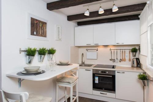 Η κουζίνα ή μικρή κουζίνα στο Apartments Kantunal