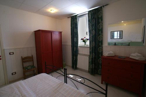 a bedroom with a bed and a dresser and a mirror at Il Querceto in Bosco