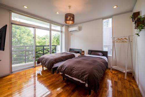 מיטה או מיטות בחדר ב-E-horizon Resort Condominium Yomitan