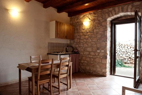 a kitchen with a table and chairs in a room at Valle dell'Acanto in Modica