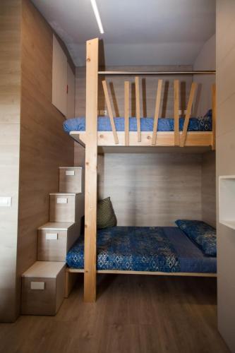 a bunk bed room with two bunk beds at Debbie's House in Desenzano del Garda