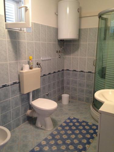 Kúpeľňa v ubytovaní APARTMANI LIDIJA VINIŠČE
