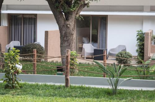 Vrt ispred objekta Mabrouk Hotel and Suites- Adult only