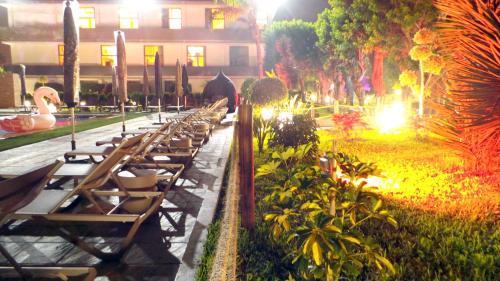 Vrt ispred objekta Mabrouk Hotel and Suites- Adult only