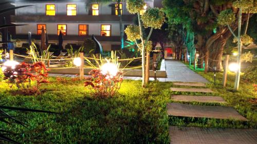 Vrt ispred objekta Mabrouk Hotel and Suites- Adult only