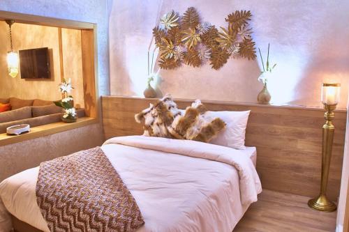 Krevet ili kreveti u jedinici u okviru objekta Mabrouk Hotel and Suites- Adult only
