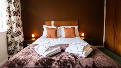 A bed or beds in a room at The Spires Aberdeen 