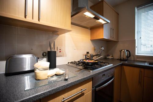 Kuchyň nebo kuchyňský kout v ubytování The Spires Serviced Apartments Aberdeen