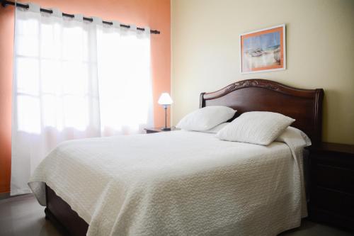Кровать или кровати в номере Hostal Bella Epoca
