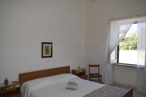 Postel nebo postele na pokoji v ubytování A Due Passi Dal Mare
