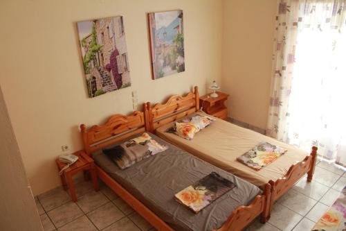 two twin beds in a room with at Vrachos Holidays Hotel in Paralia Vrachou