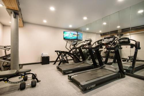 The Charmant Hotelにあるフィットネスセンターまたはフィットネス設備