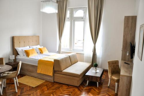 Ένα ή περισσότερα κρεβάτια σε δωμάτιο στο ApartArt Free Parking