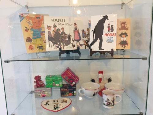 a glass shelf with various items on it at Les mésanges de l'Ill in Andolsheim