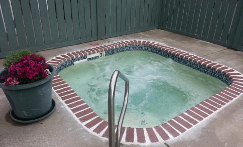 a hot tub in a garden with a potted plant at Fidalgo Country Inn in Anacortes
