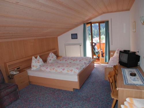 Postel nebo postele na pokoji v ubytování Naturhotel Haller