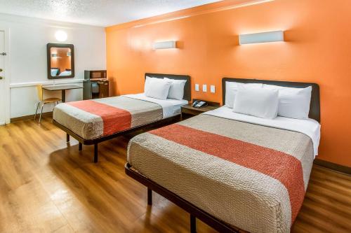 Postel nebo postele na pokoji v ubytování Motel 6-Euless, TX - DFW West